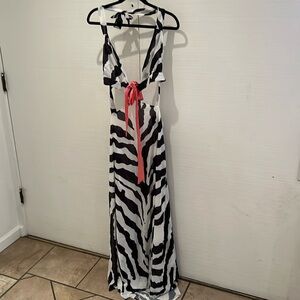 Black and white beach cover up